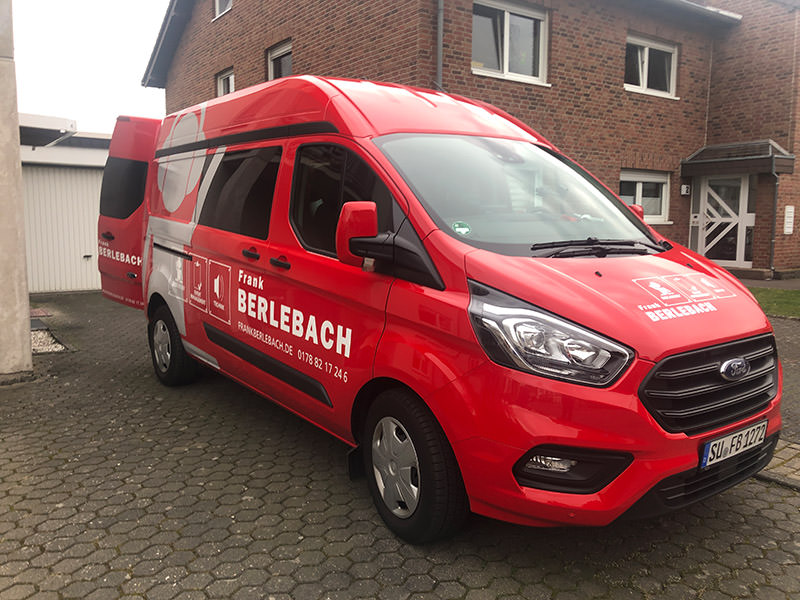Mobil-DJ Frank Berlebach in seinem DJ Mobil