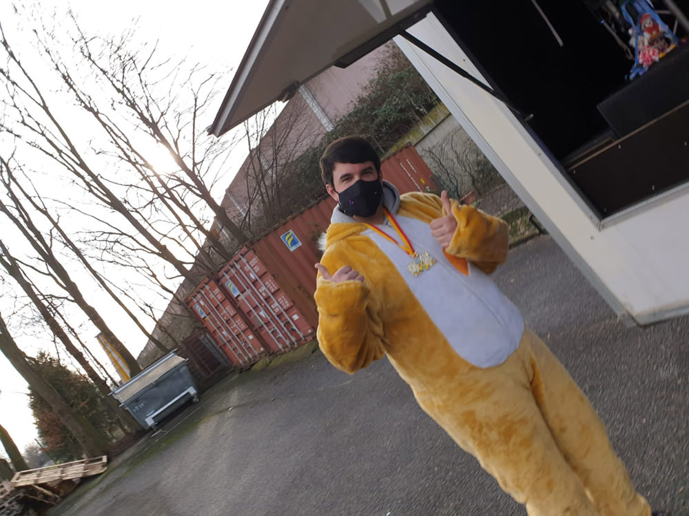 DJ Thomas Lux bei einem Karnevalsauftritt